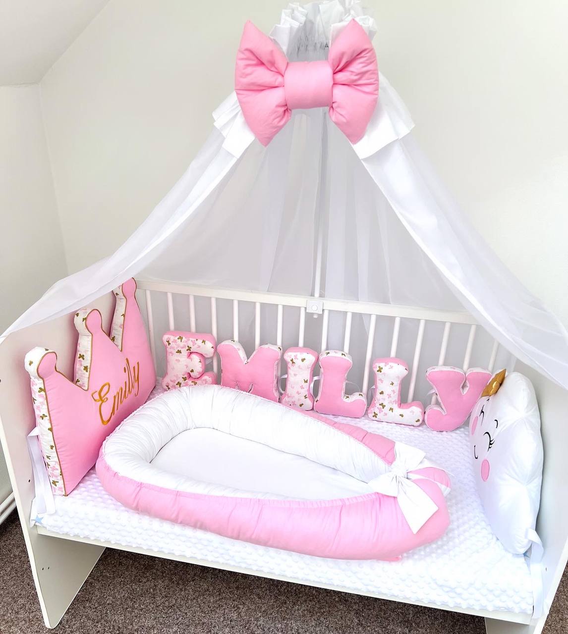 lettino paracolpi corona nido neonato nome lettere emily nuvoletta velo rosa baby e farfalle
