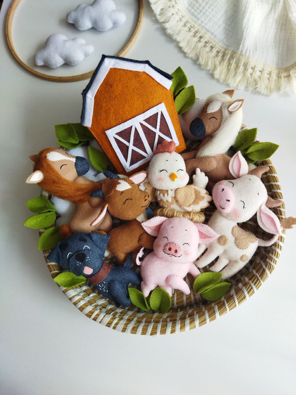 Personaggi feltro fattoria cavallo maiale mucca gallina cane fienile giostrina culla neonato handmade