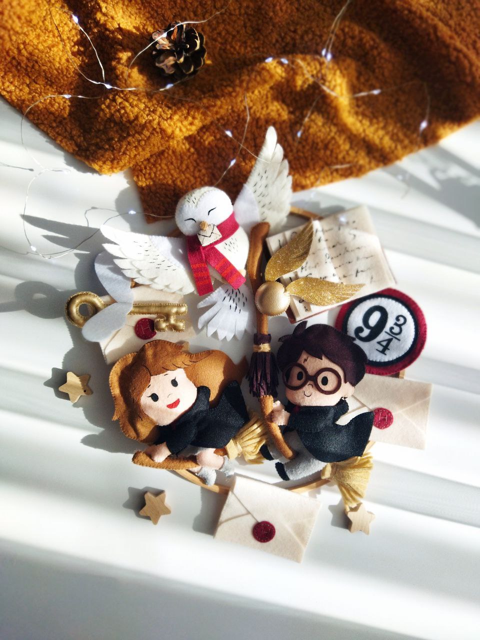 Giostrina culla Harry Potter feltro con Hermione, civetta Edvige, boccino d'oro e binario 9 3/4, decorazione lettino.