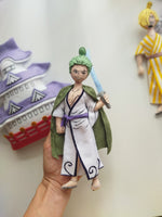 Primo piano di Zoro in feltro versione Wano su giostrina neonato per culla, idea regalo nascita