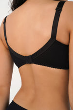 Vista posteriore reggiseno allattamento Simple&Basic nero, chiusura posteriore, bretelle regolabili, senza ferretto