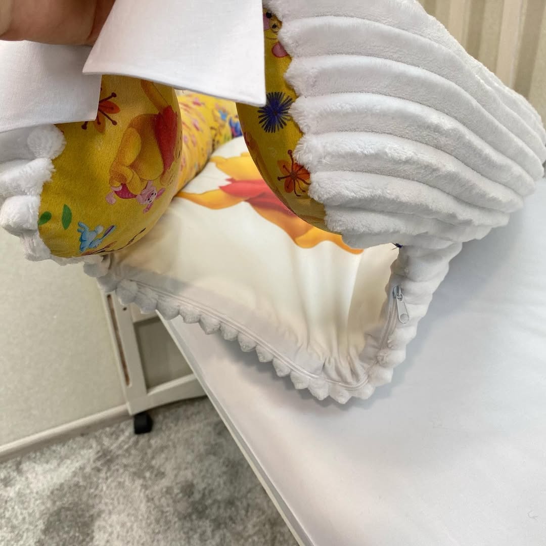 Cerniera del riduttore nido Winnie Pooh giallo ocra e velluto a coste bianco panna, baby nest sfoderabile per lettino