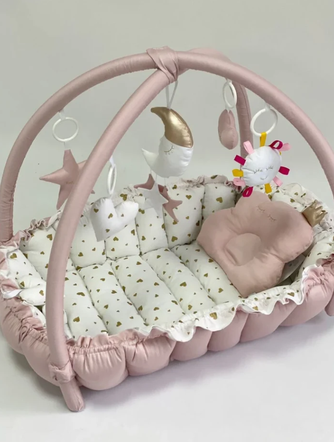 Riduttore nido neonato 3 in 1 rosa con palestrina e cuscinetto anatomico in regalo, cucito a mano in cotone, in pronta consegna