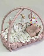 Riduttore nido neonato 3 in 1 in cotone rosa antico con doppia barra palestrina e 5 giochi sonori removibili fantasia cuori dorati, materassino estraibile fatto a mano