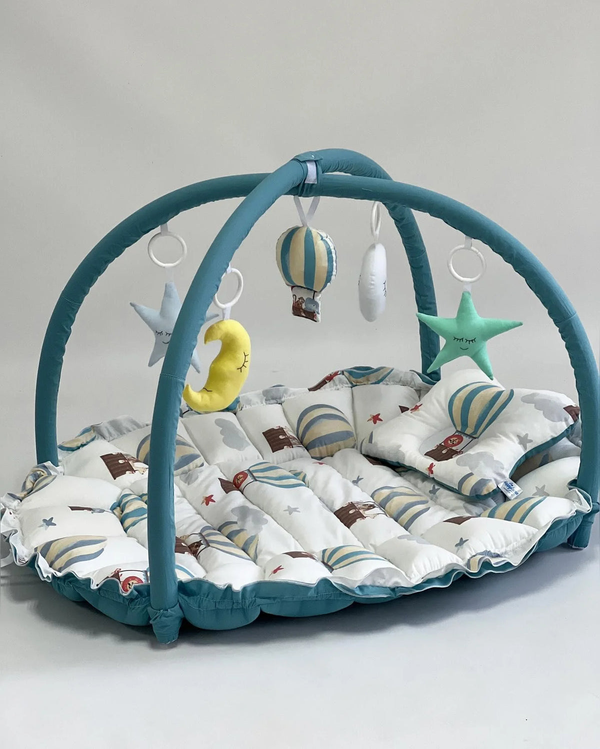 Riduttore nido neonato 3 in 1 in cotone verde acqua aperto a palestrina con 5 giochi sonori removibili, materassino estraibile fatto a mano