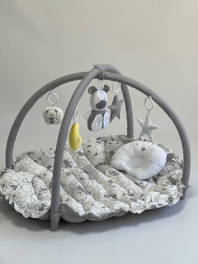 Riduttore nido neonato 3 in 1 grigio, doppia barra palestrina 5 giochi sonori orsetto e materassino estraibile aperto