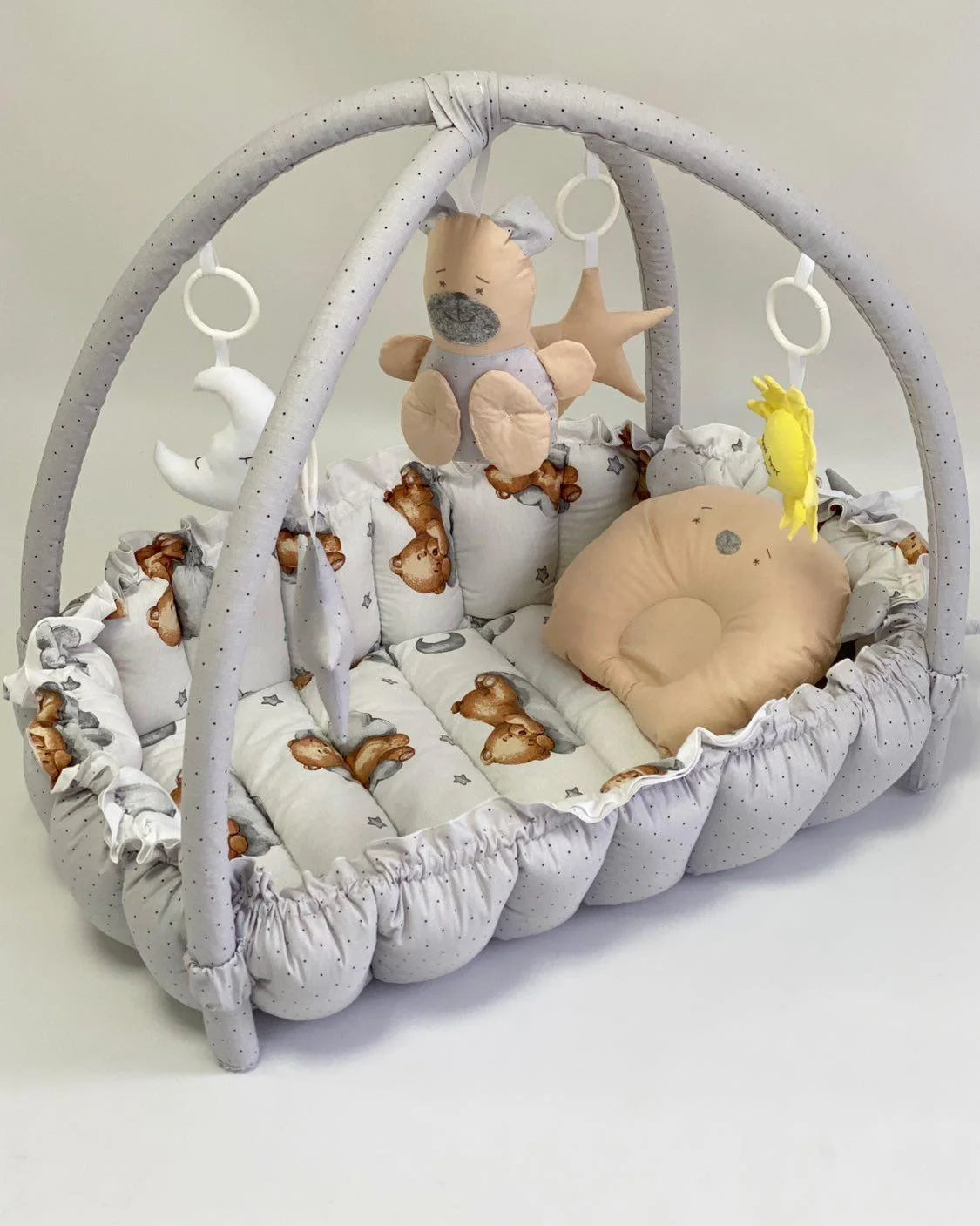 Riduttore nido neonato 3 in 1 grigio beige, doppia barra palestrina 5 giochi sonori orsetto stelle e materassino estraibile