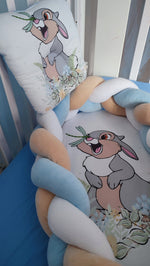 Riduttore nido neonato intrecciato con treccia paracolpi removibile fantasia coniglietto azzurro beige e cuscino