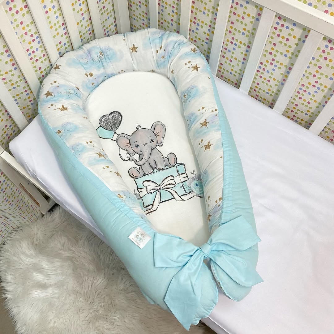 Riduttore nido neonato azzurro con stampa elefantino e stelle dorate, baby nest morbido per culla
