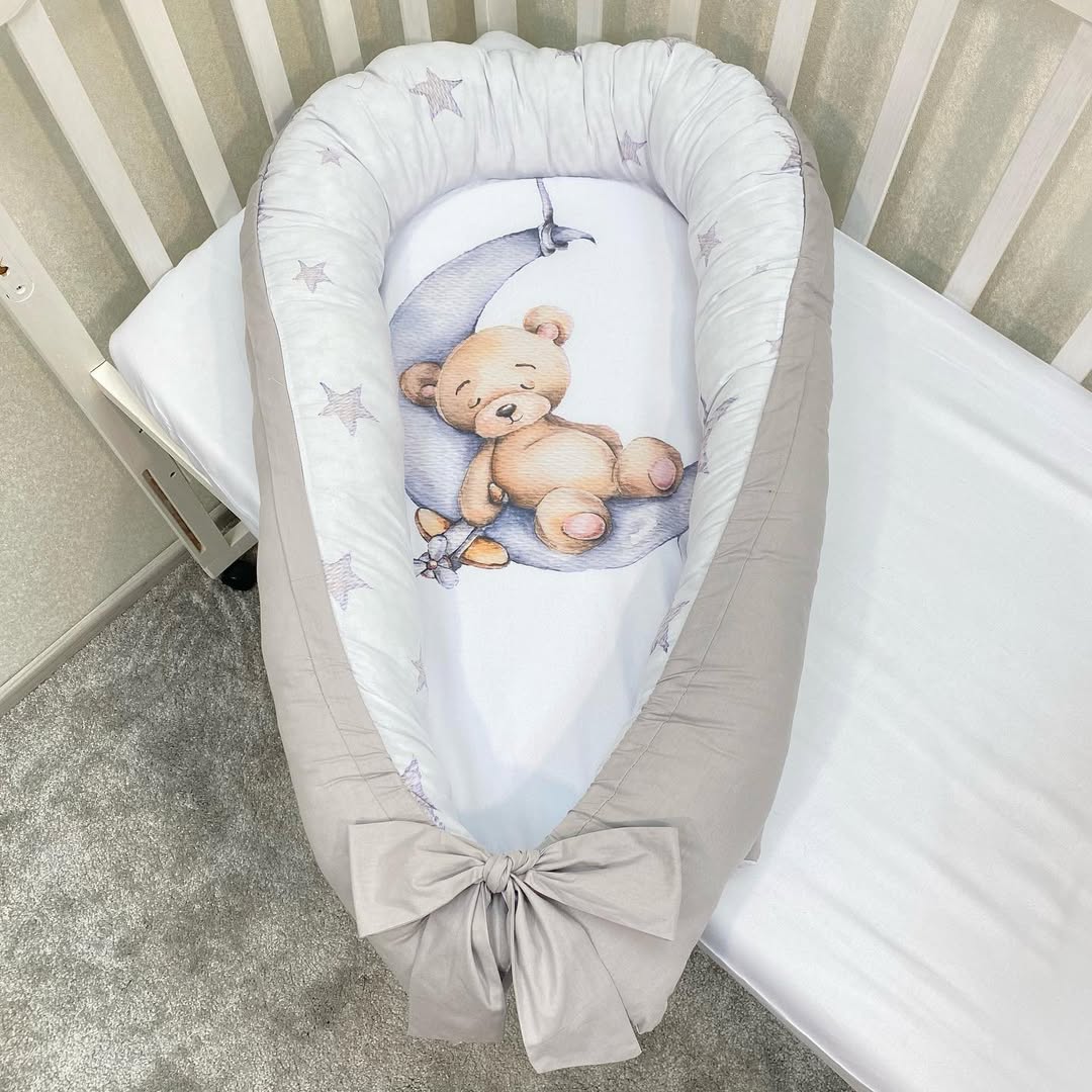 Riduttore nido neonato grigio con stampa orsetto sulla luna e stelle, baby nest morbido per culla