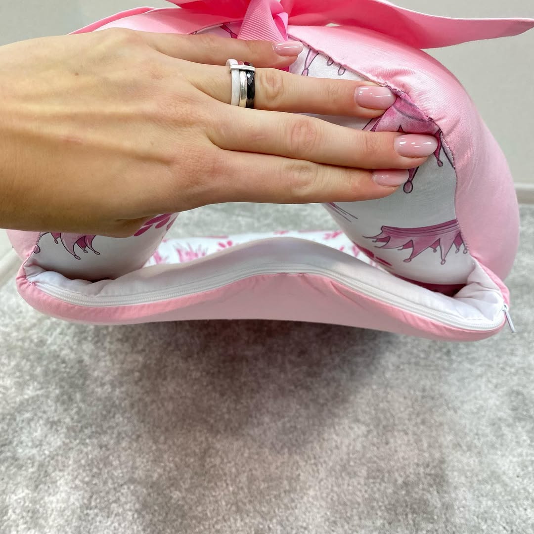 Dettaglio della cerniera sul fondo del riduttore nido neonato rosa, baby nest sfoderabile e lavabile
