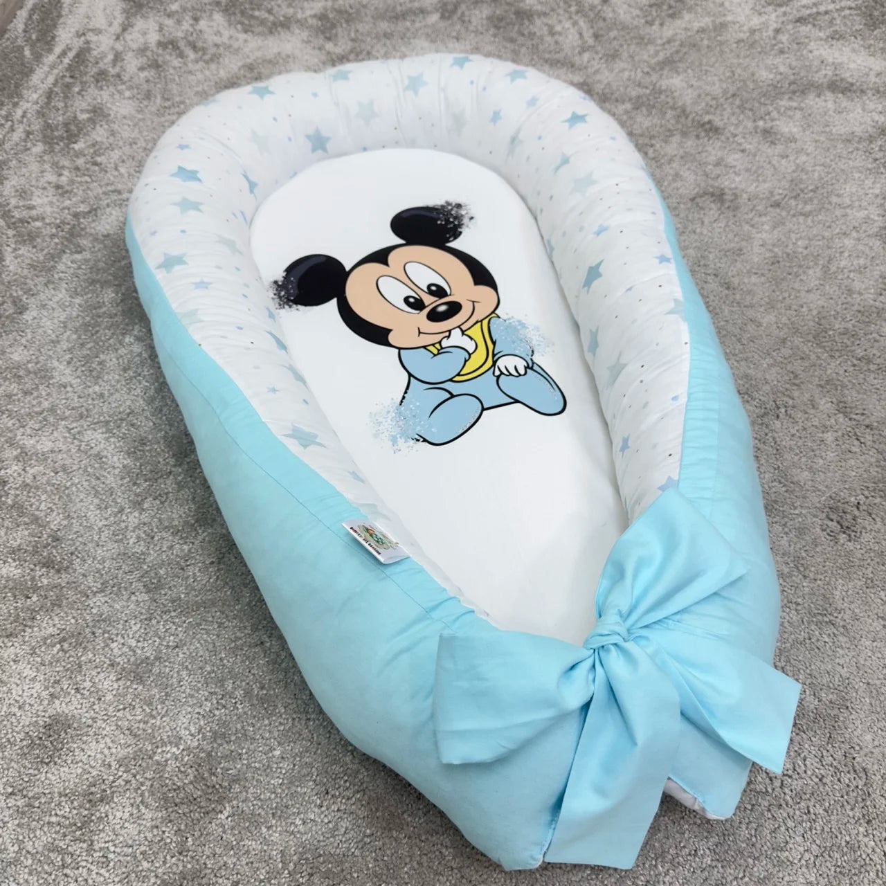 Riduttore nido Next to Me neonato azzurro con stelline e Baby Topolino, bordi imbottiti morbidi personalizzabile