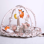 Riduttore nido neonato 3 in 1 in cotone con bambino neutro beige con doppia barra palestrina e 5 giochi sonori removibili, materassino estraibile fatto a mano