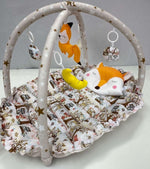 Riduttore nido neonato 3 in 1 in cotone con bambino neutro beige con doppia barra palestrina e 5 giochi sonori removibili, materassino estraibile fatto a mano