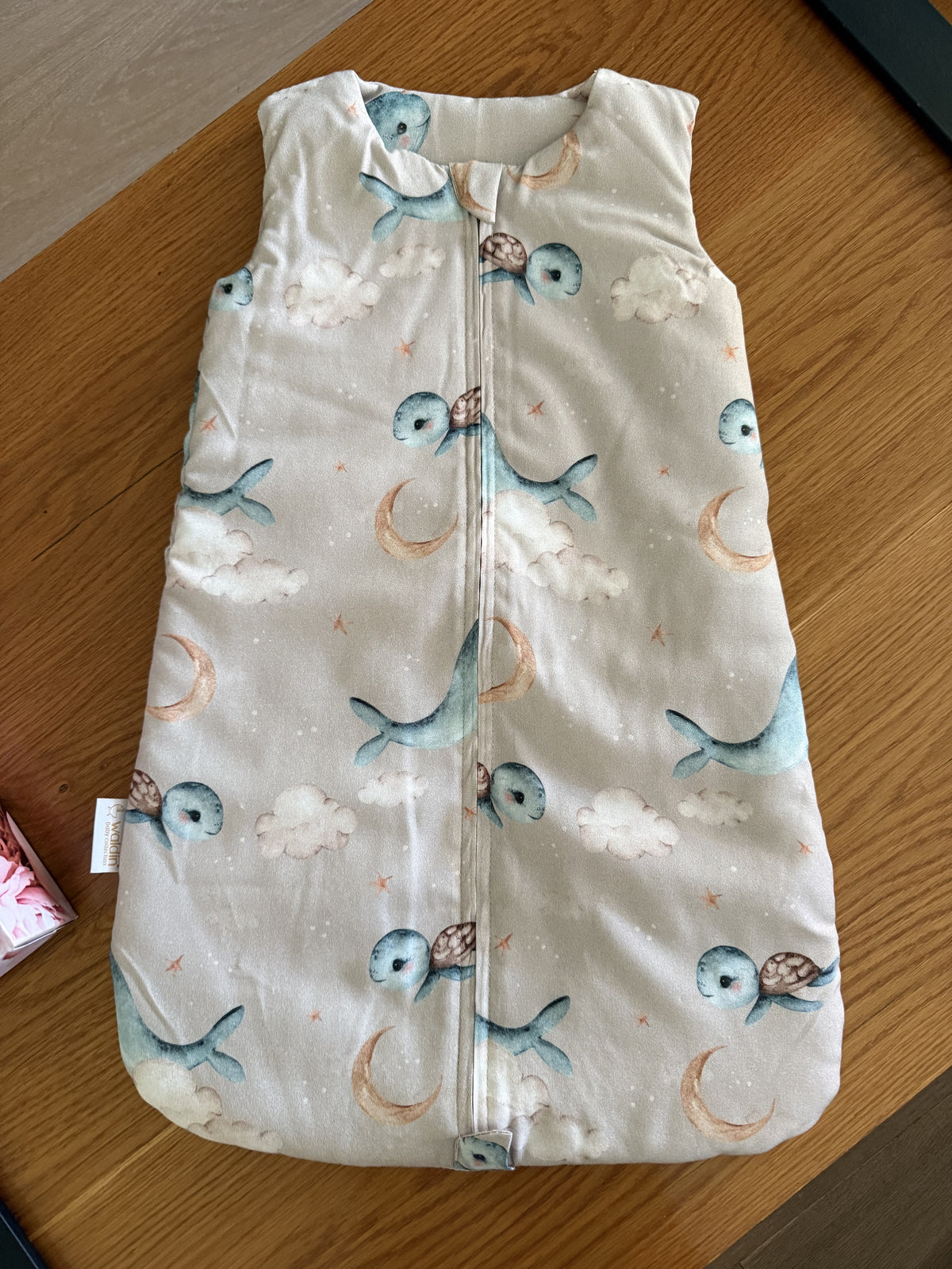 Sleeping bag bamboo neonato senza maniche con stampa tartarughe e luna, leggero e morbido, ideale per sonno sicuro in culla
