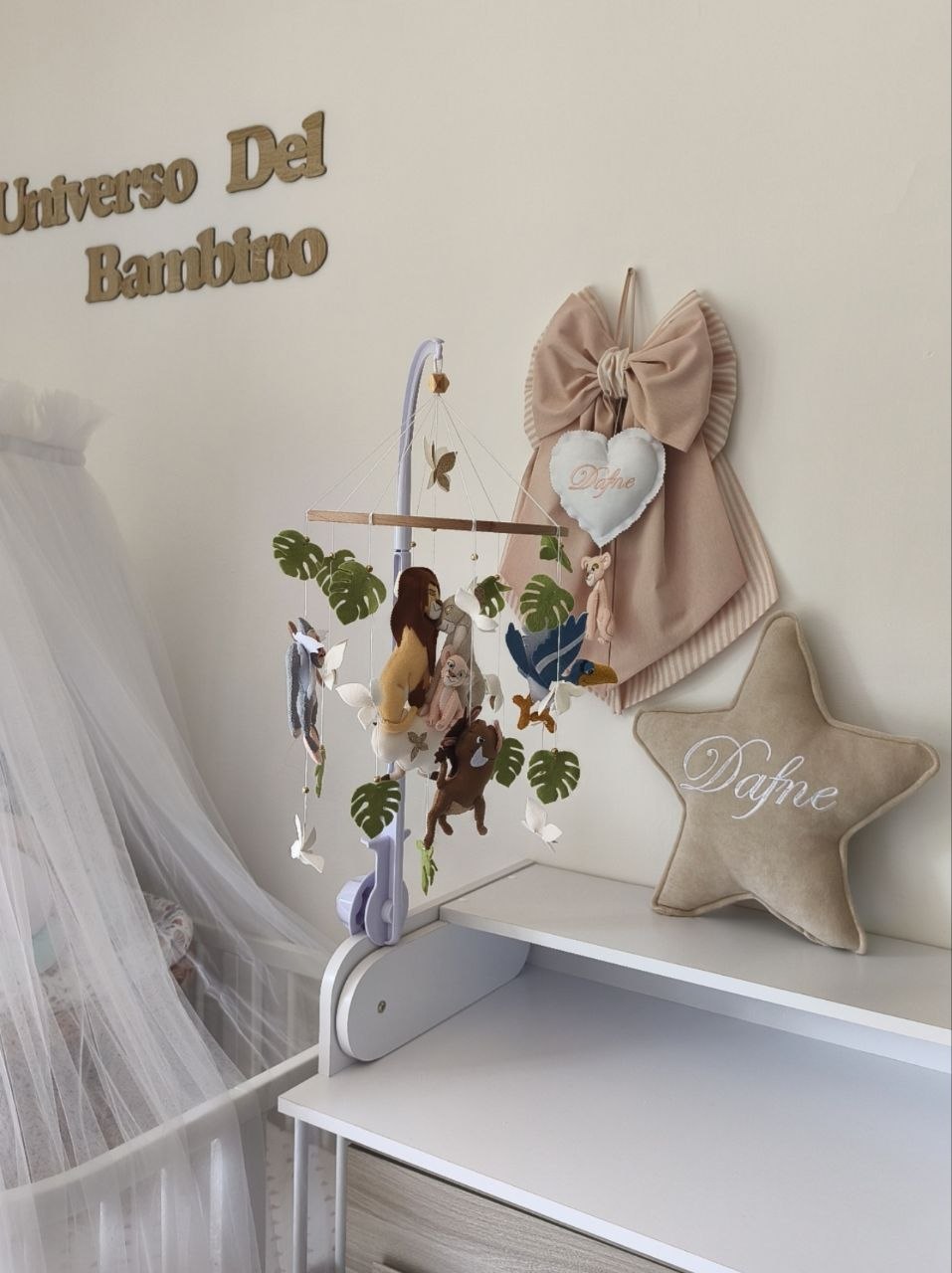 Set cameretta coordinato Re Leone con giostrina culla, cuscino stella e fiocco nascita personalizzat
