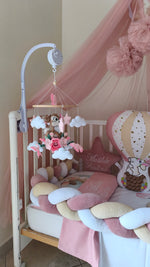 Set lettino neonata con giostrina musicale feltro rosa cerbiatto paracolpi treccia tre colori cuscini mongolfiera stella velluto e nome ricamato