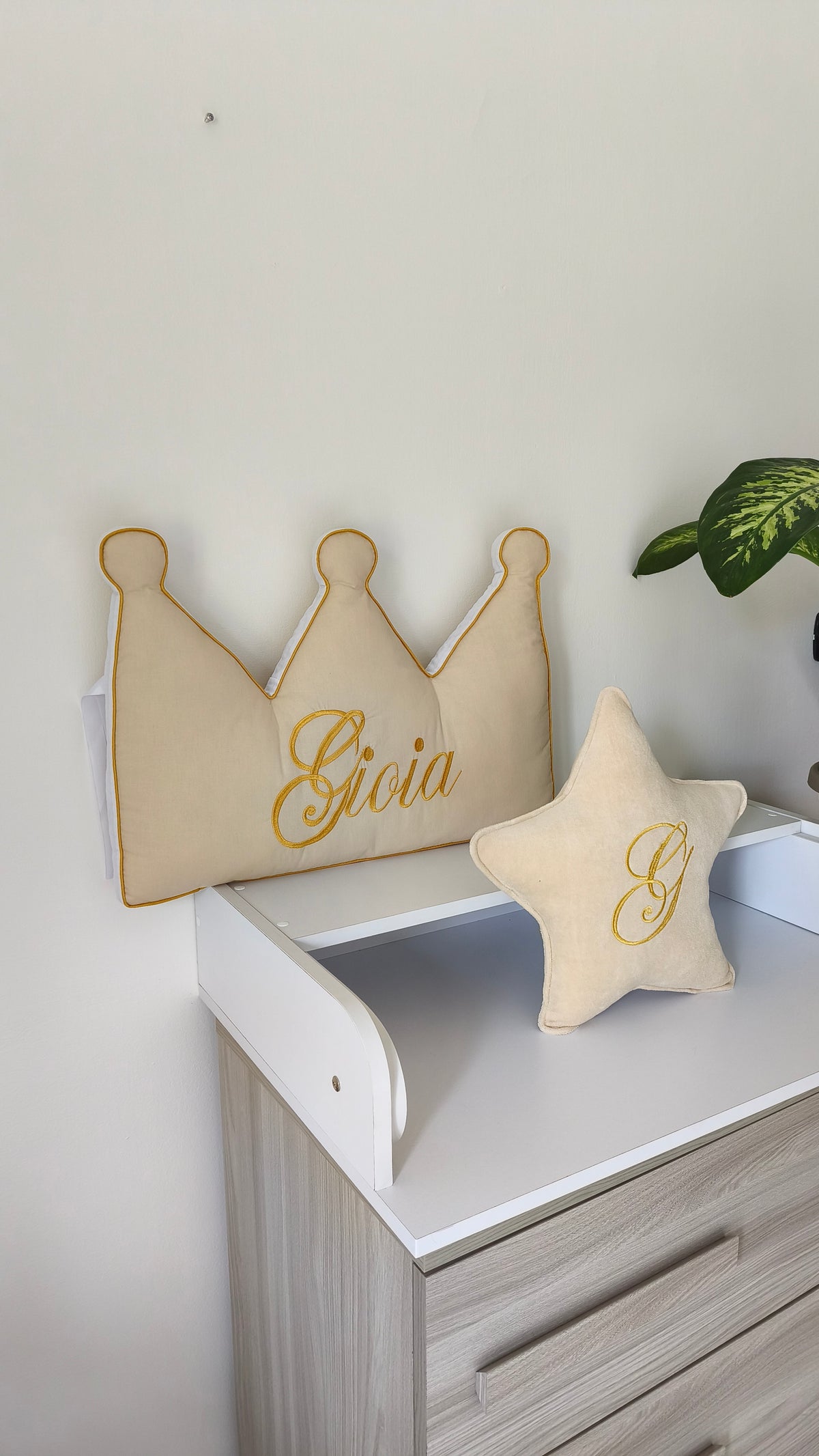 Set paracolpi corona e stellina velluto beige con nome ricamato oro per lettino cameretta neonato