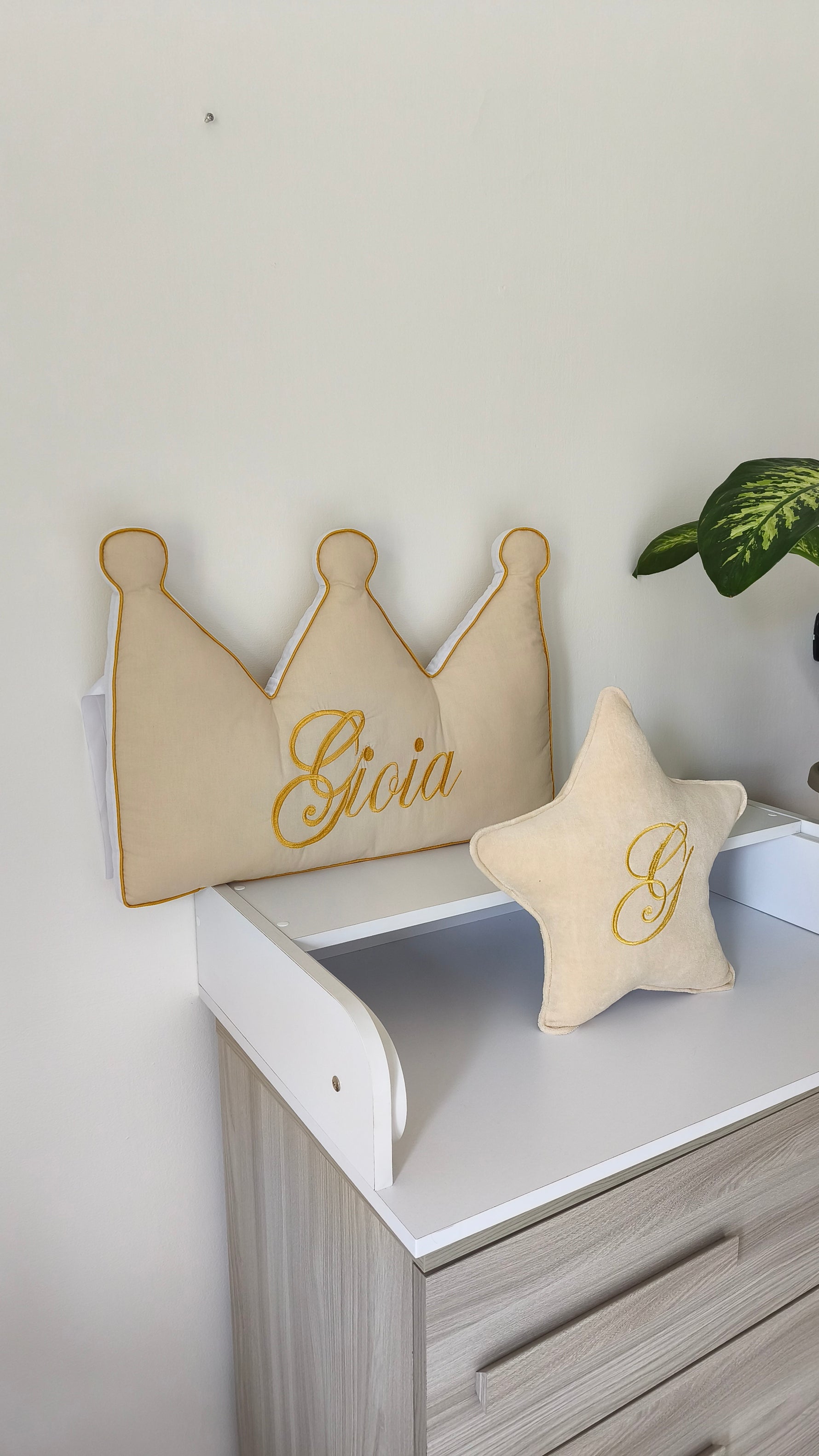 Set paracolpi corona e stellina velluto beige con nome ricamato oro per lettino cameretta neonato