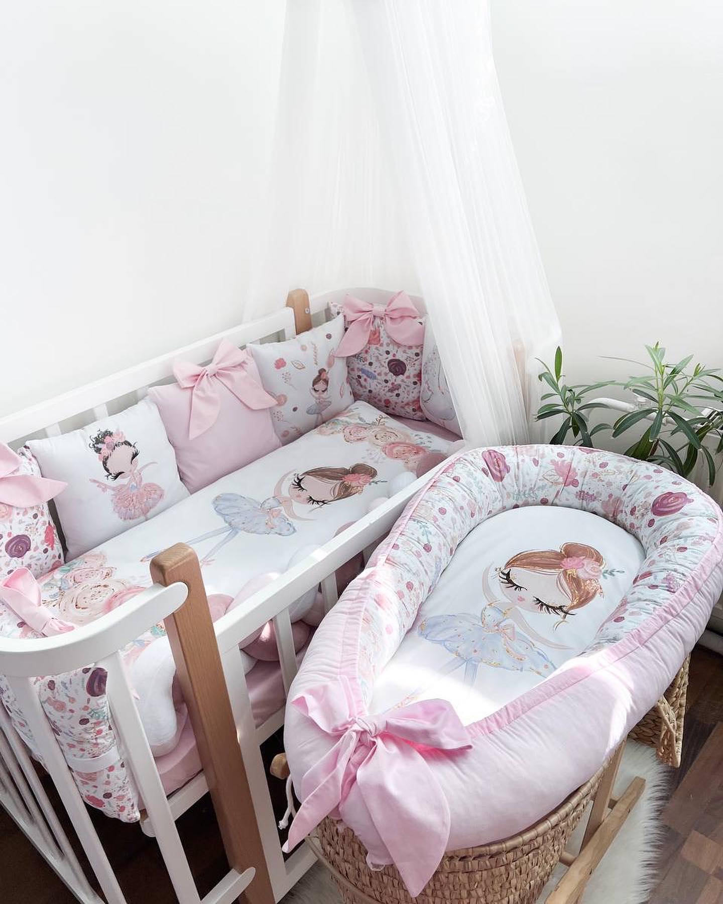 Set Paracolpi Lettino Culla a Treccia e Cuscini Sfoderabili Ballerina Rosa - universo del bambino