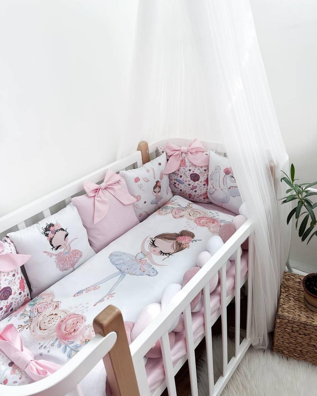 Set Paracolpi Lettino Culla a Treccia e Cuscini Sfoderabili Ballerina Rosa - universo del bambino