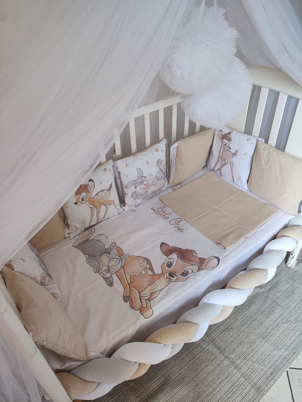 Set Paracolpi Lettino Culla a Treccia e Cuscini Sfoderabili Bambi e Tamburino - universo del bambino