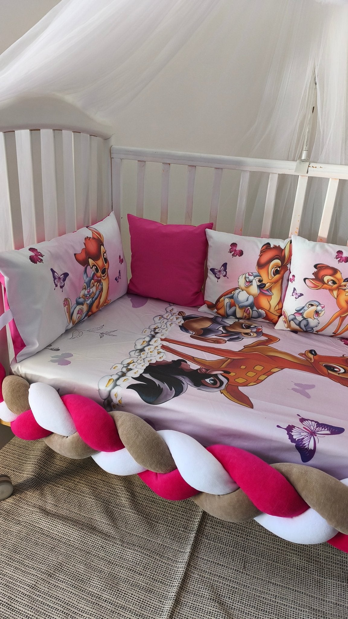 Set Paracolpi Lettino Culla a Treccia e Cuscini Sfoderabili Bambi Fucsia - universo del bambino