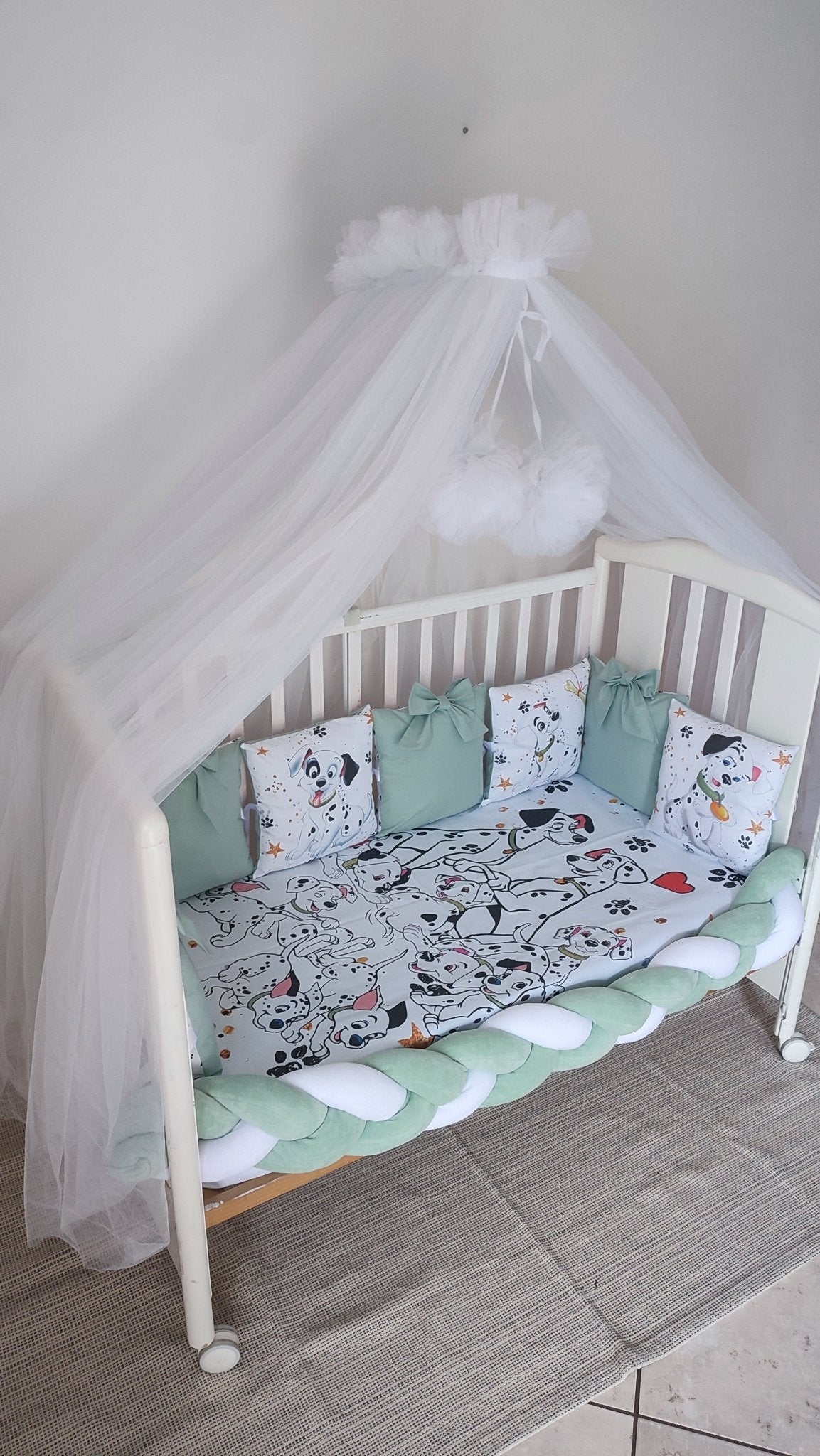 Set Paracolpi Lettino Culla a Treccia e Cuscini Sfoderabili Carica dei 101 Verde Salvia - universo del bambino