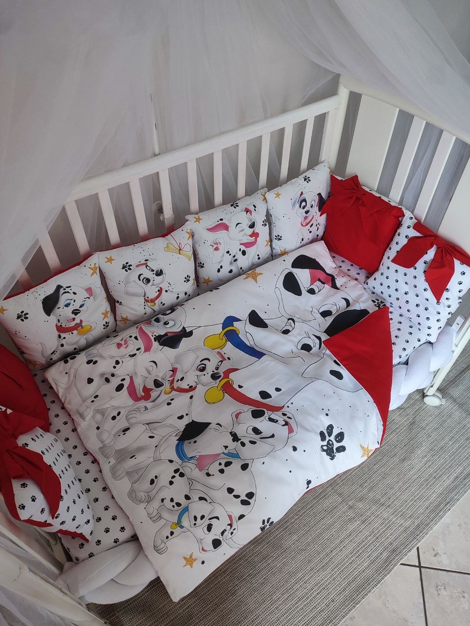 Set Paracolpi Lettino Culla a Treccia e Cuscini Sfoderabili Carica del 101 Rosso - universo del bambino