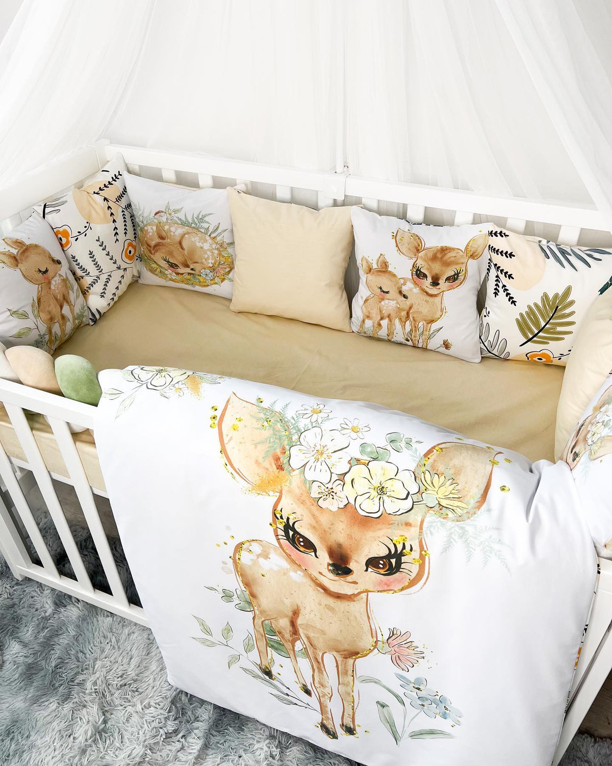 Set Paracolpi Lettino Culla a Treccia e Cuscini Sfoderabili Cerbiatto nel Bosco Beige - universo del bambino
