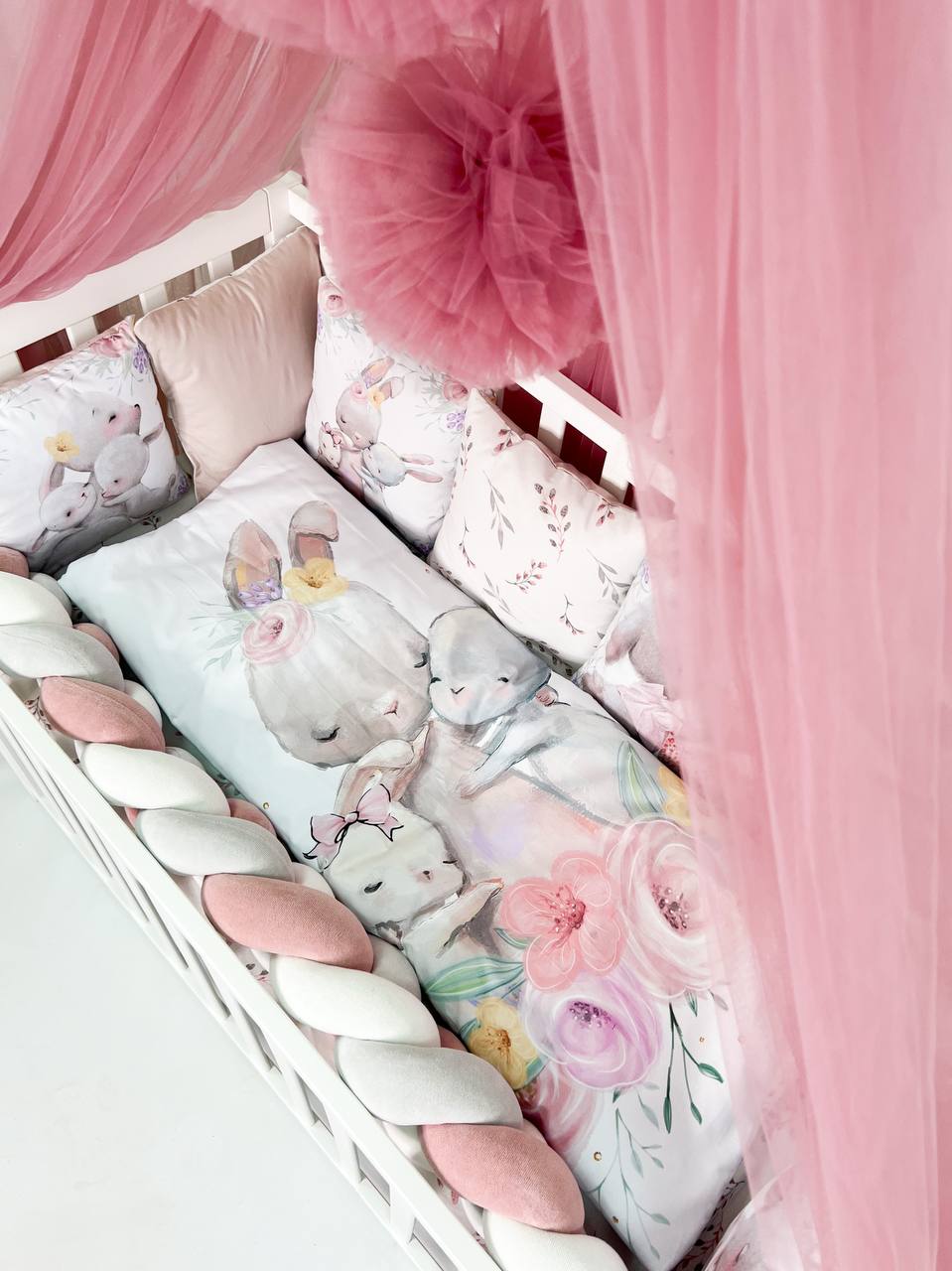 Set Paracolpi Lettino Culla a Treccia e Cuscini Sfoderabili Mamma e Coniglietti Rosa Antico - universo del bambino