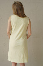 Retro della camicia da notte premaman Simple giallo pastello senza maniche, linea dritta e comoda con bordini grigi agli scalfi