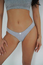 Slip premaman grigio melange frontale con fiocchetto bianco, taglio basso a V sotto pancia in cotone morbido