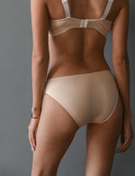 Coordinato intimo premaman nude posteriore, mutandine e reggiseno allattamento beige in cotone morbido