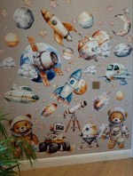 Kit stickers murali tema esplorazione spaziale con robot, telescopio, stelle e navicelle, stile vintage per bambini.