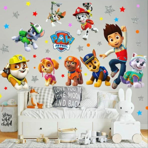  Stickers murali bambini con Ryder, Chase, Marshall, Skye e tutta la squadra Paw Patrol tra stelle glitterate e colorate.