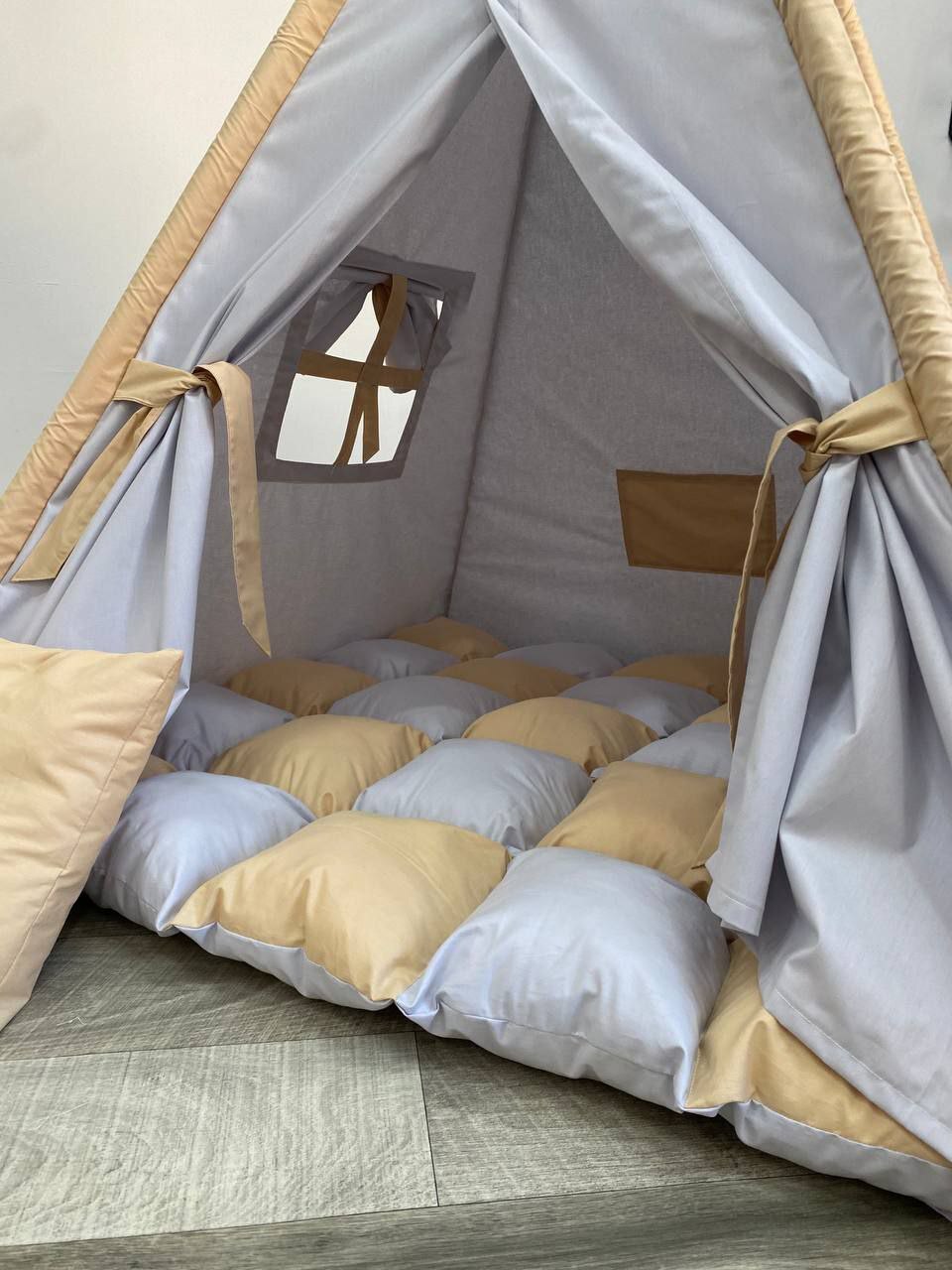 tappeto imbottito verde salvia e beige per una tenda giochi bambini 2,3,4,5,6,7,8,9,anni