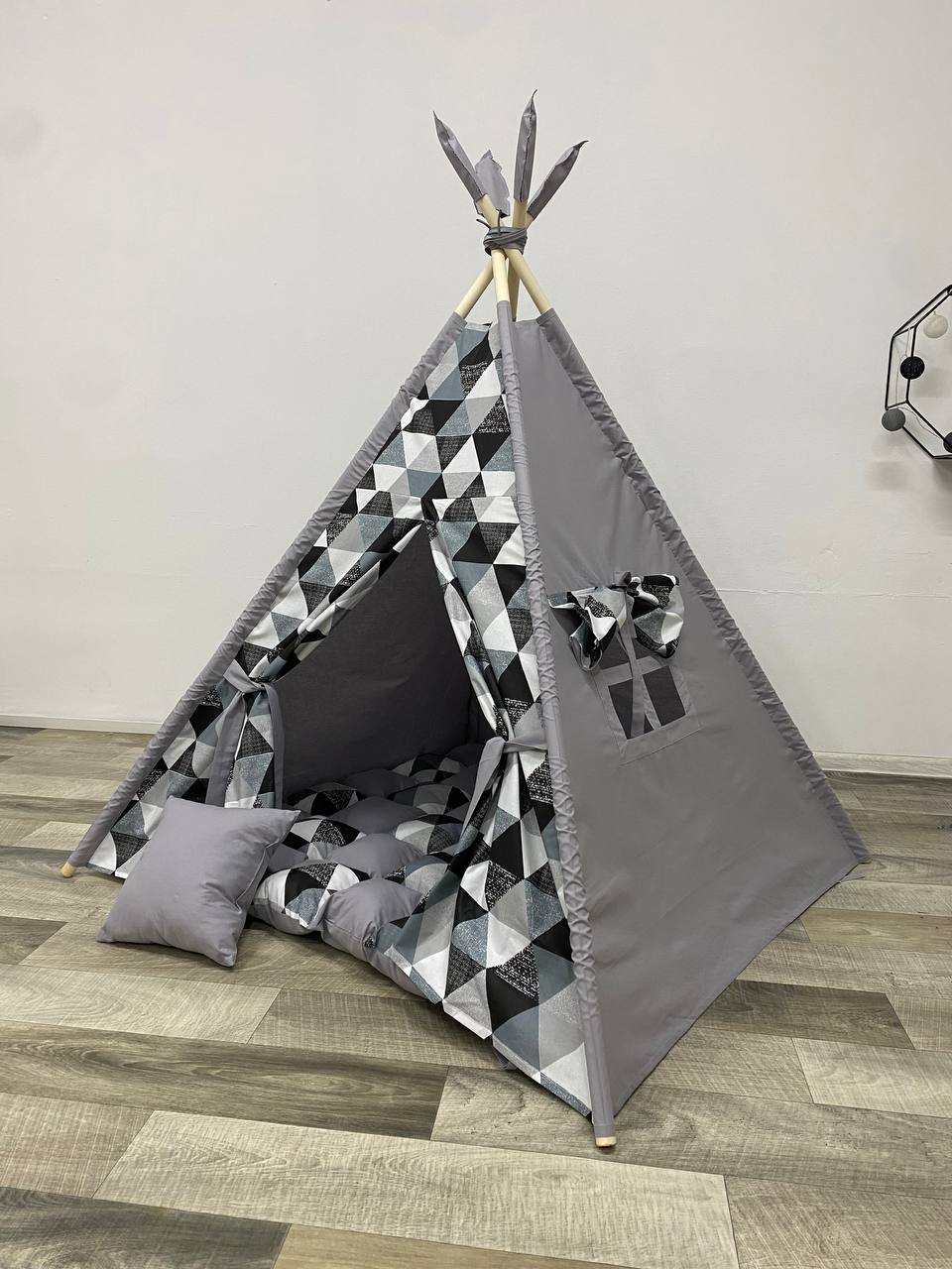 tenda giochi fantasia triangoli colore grigio unisex con tappeto imbottito con finestra laterale