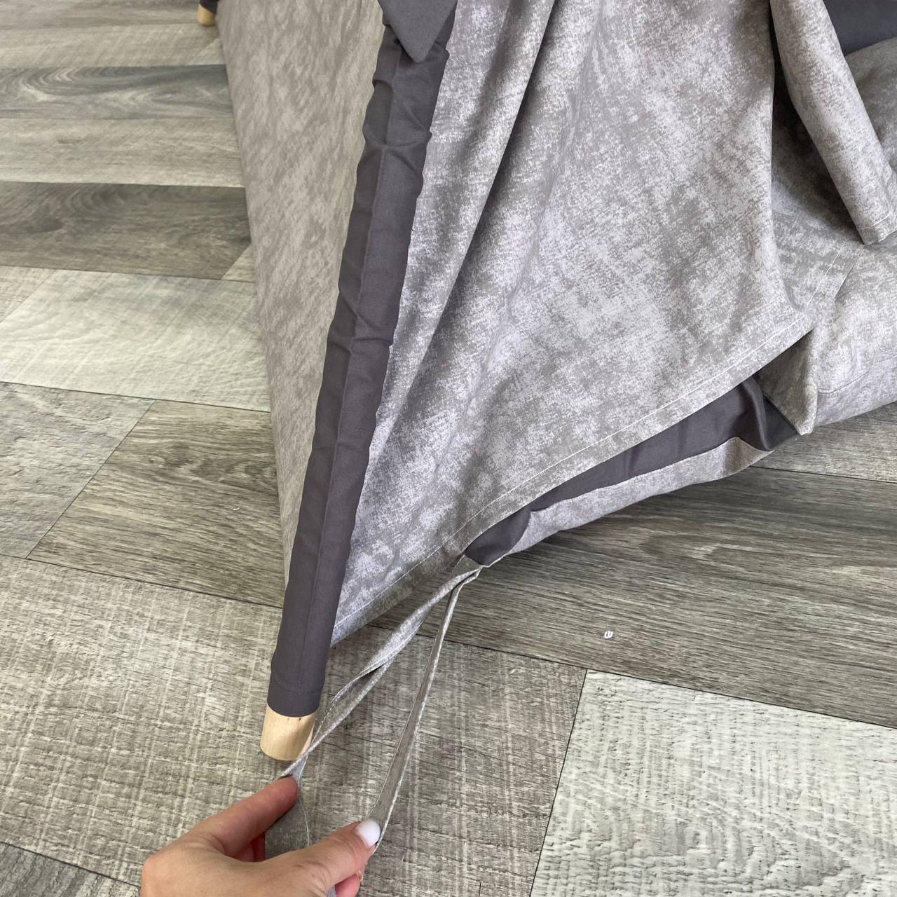 Tenda teepee bambini grigio e nero unisex effetto marmo con lacci in cotone e pali di legno 