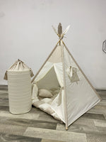 Tenda teepee bambini panna con contenitore portaoggetti piume e cuscini coordinati tappetto incluso 