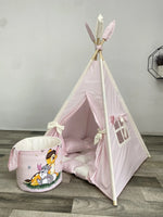 Tenda teepee bambini rosa con nome ricamato contenitore cerbiatto con coniglio piume e fiocchi bianchi