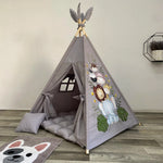 dipinto fatto a mano personaggi safari sulla tenda giochi personalizzata zebta, leone, elefante, giraffa koala  con il nome del bambino, ideale per playroom o cameretta a tema safari.