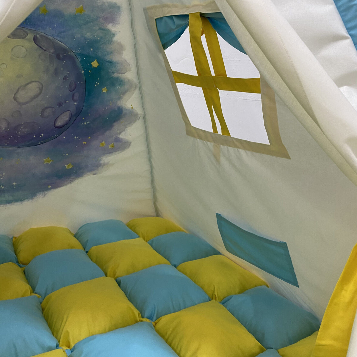 Tenda teepee  Mostriciattolo blu con pali in legno di tiglio pieghevoli finestra teepee e tasca