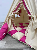 Interno tenda teepee bambini Frozen, cuscini rosa e beige a scacchi con pompom e volant 