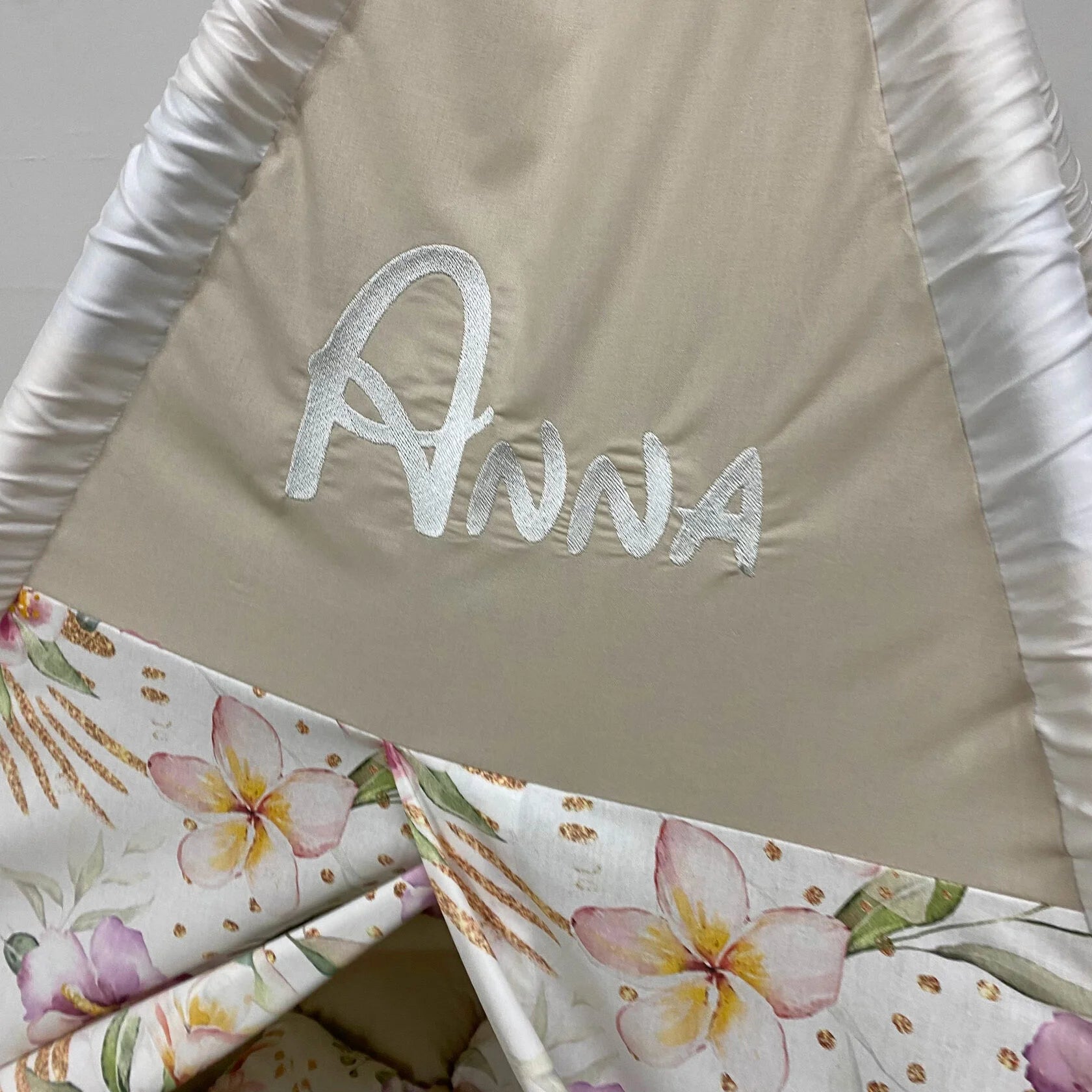 teepee tenda bambini nome ricamato su cotone beige sabia 