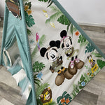 Dettaglio dipinto tenda teepee bambini topolini safari , foglie tropicali colori vivaci, pittura a mano su cotone