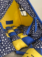 interno tenda teepee bambini tappeto trapuntato blu stelle giallo, cuscini coordinati