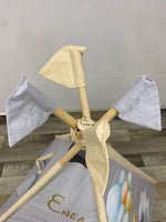Dettaglio cima tenda teepee bambini Winnie Pooh – pali legno naturale, bandierine grigio beige, struttura artigianale stabile