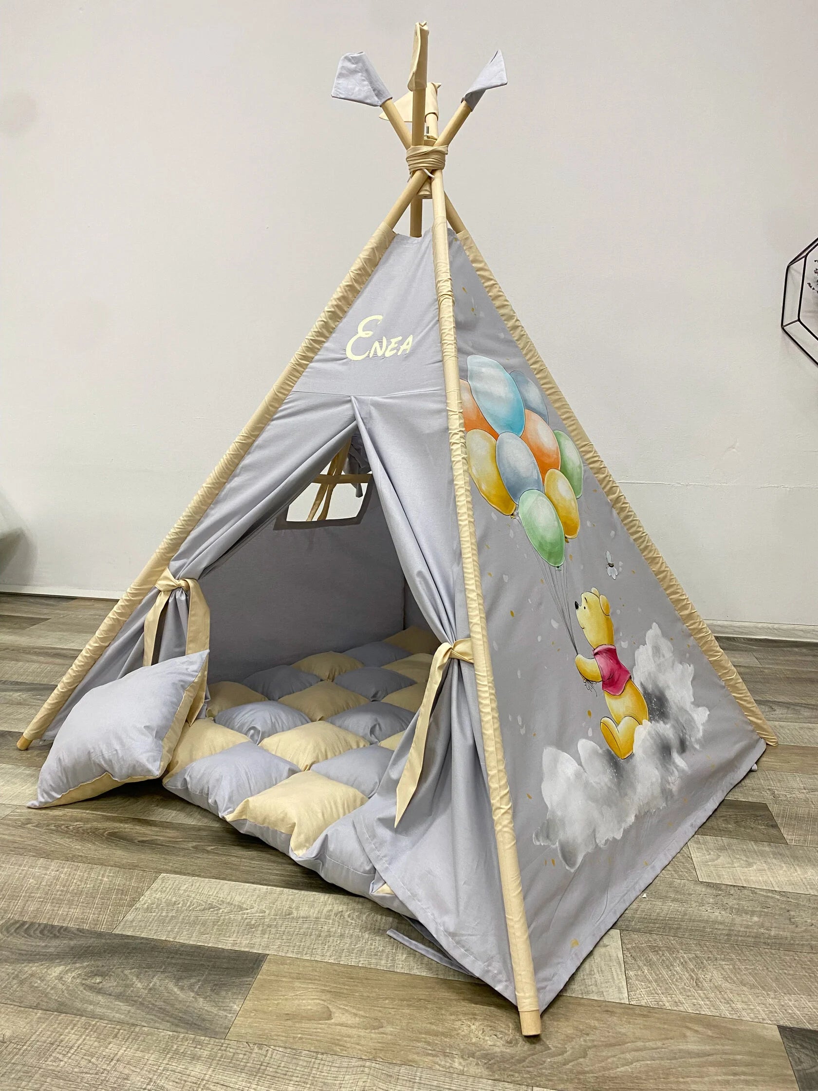 Tenda teepee bambini Winnie Pooh grigio dipinta a mano – nome personalizzato, tappeto cuscini, regalo bambino cameretta
