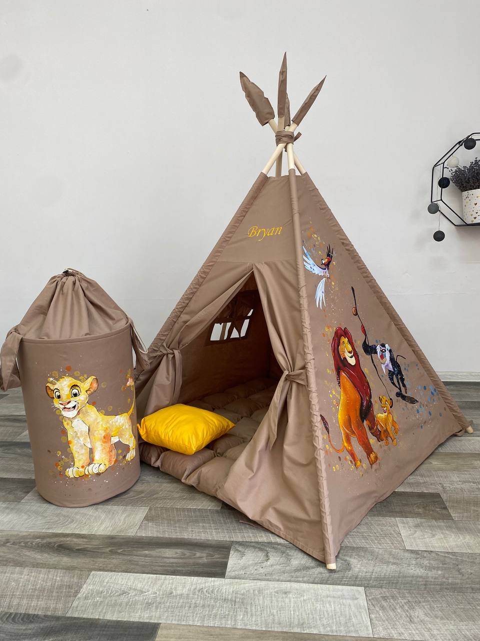 teepee tenda bambini e cestino tortora  re leone dipinto a mano personalizzato con nome, tappeto incluso 